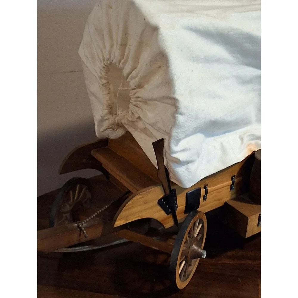 Vintage Wooden Covered Stagecoach Lamp Western Cowboy Pioneer Decor. WORKS